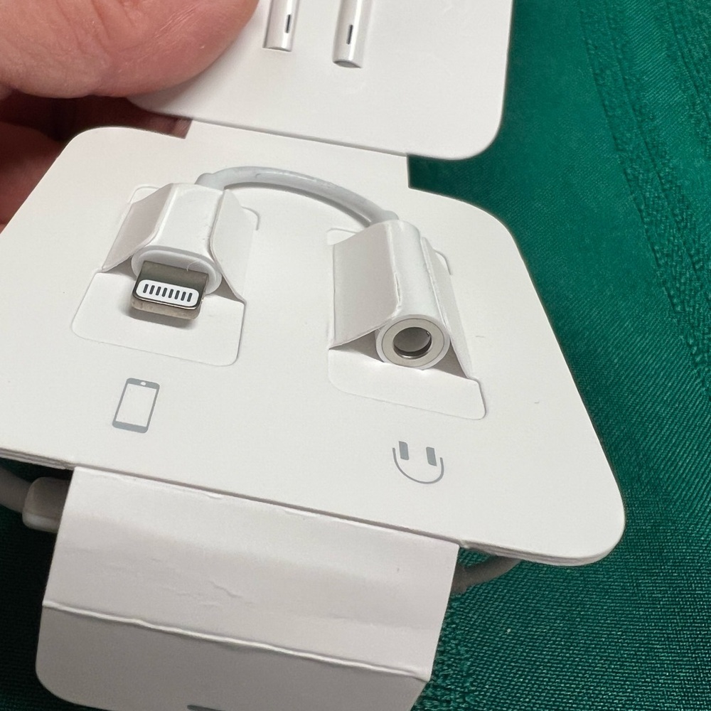 iphone ear buds and aux cable adapter & plug - Picture 7 of 8